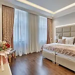Отель Golden Key Boutique